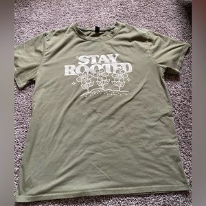 Stay rooted green flower tee